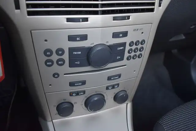 Opel Astra view 17