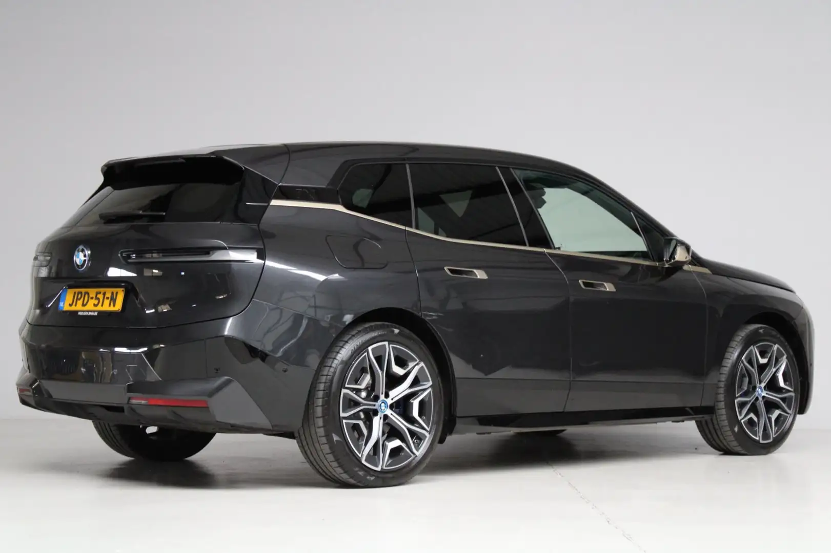 BMW iX XDrive50 High Executive 112 kWh | panoramadak skyl Grijs - 2