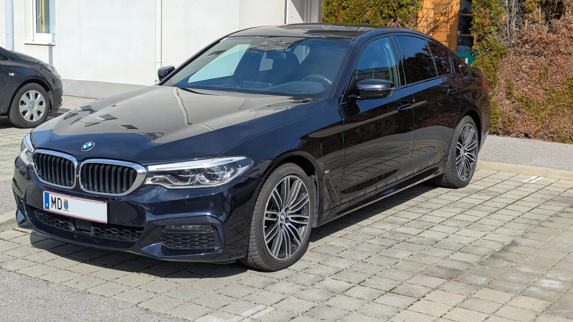 BMW 530 530e iPerformance G30 PHEV M-Sportpaket Limousine Schwarz - 1
