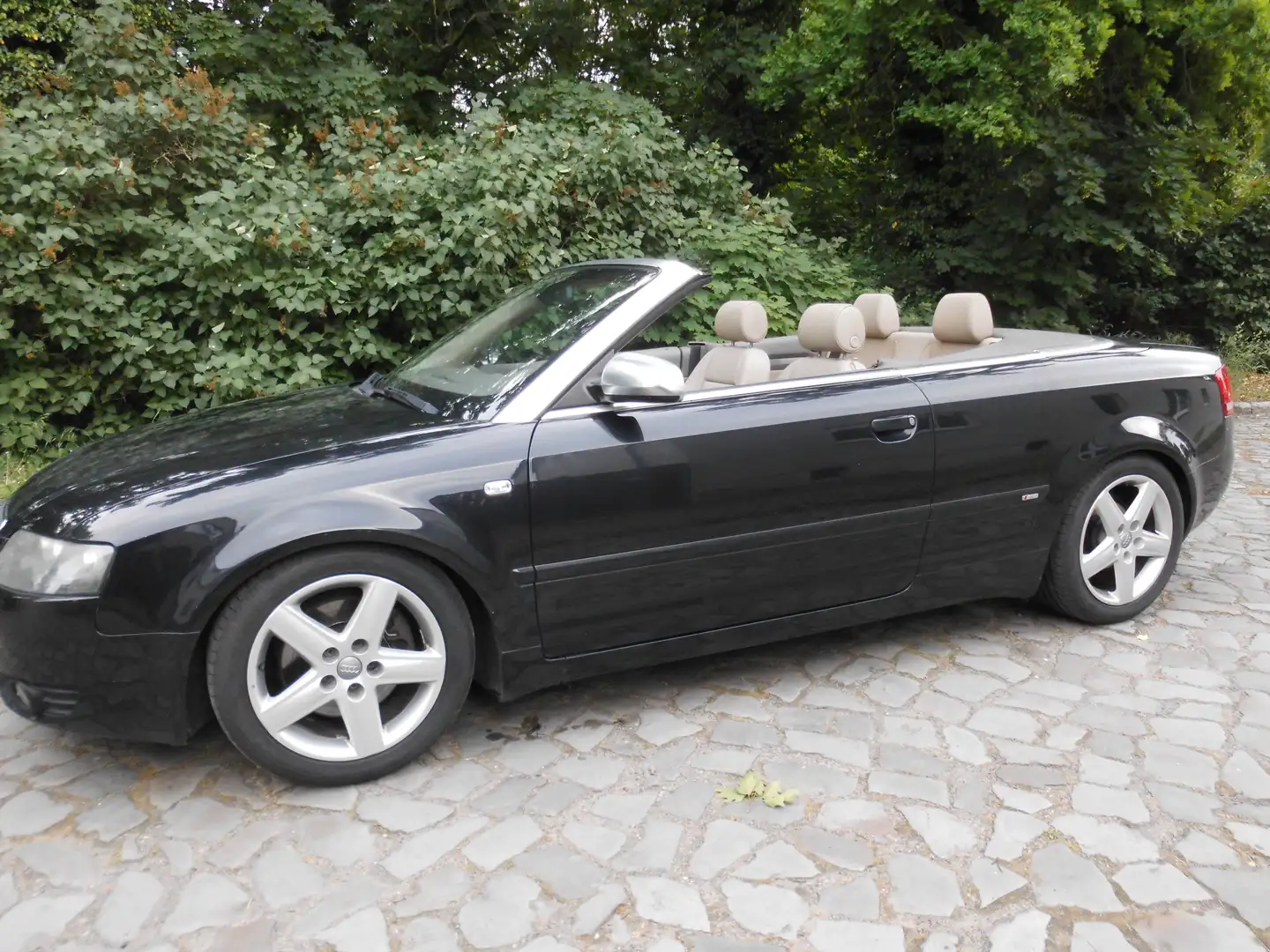 Audi A4 2.4 Zwart - 1