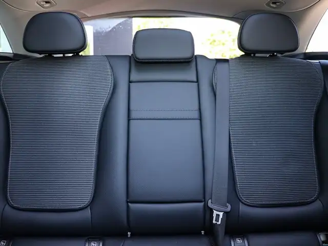 Mercedes-Benz 300 view 26