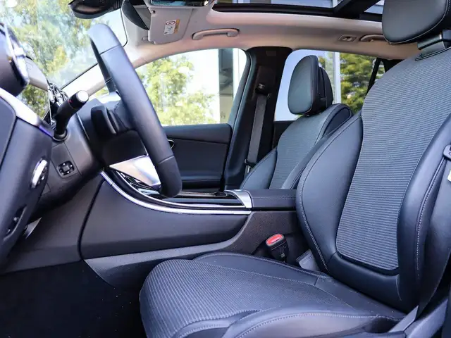 Mercedes-Benz 300 view 13