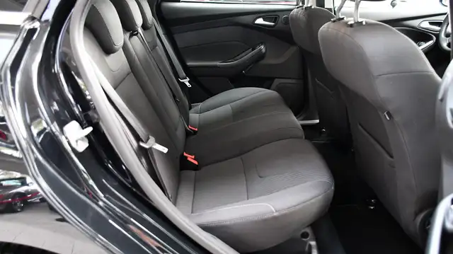 Ford Focus view 15