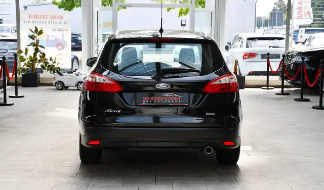 Ford Focus view 6