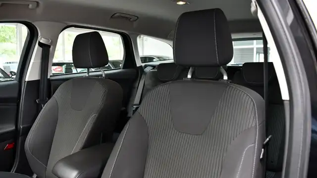 Ford Focus view 12