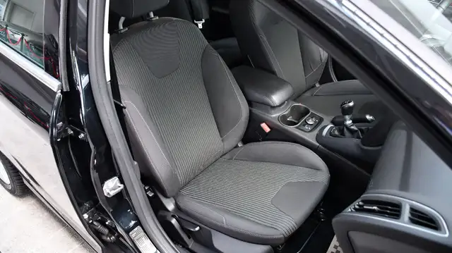 Ford Focus view 13
