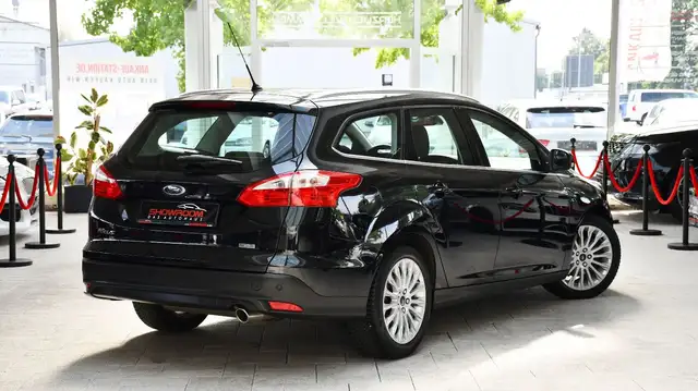 Ford Focus view 2