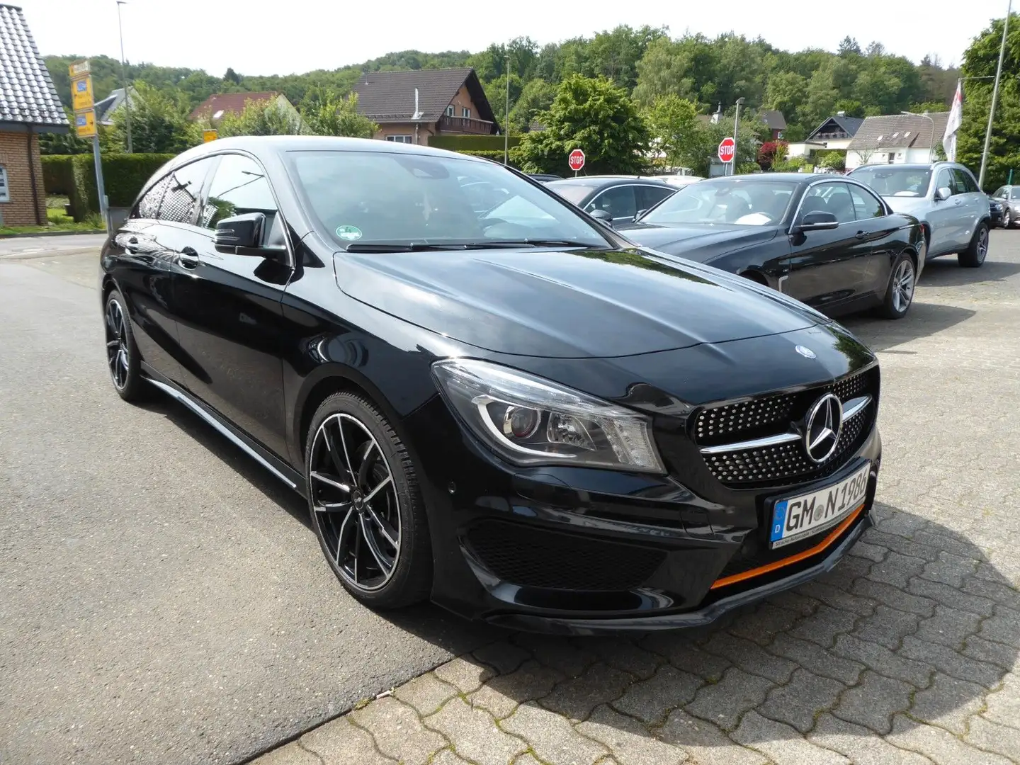 Mercedes-Benz CLA 220 Shooting Brake CLA 220 CDI / d AMG Line Schwarz - 2