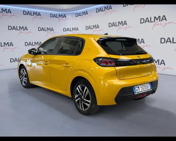 Peugeot 208 view 3