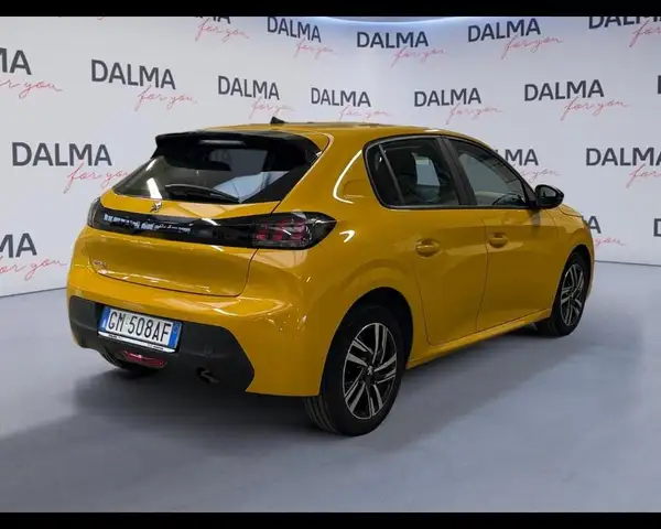 Peugeot 208 view 5