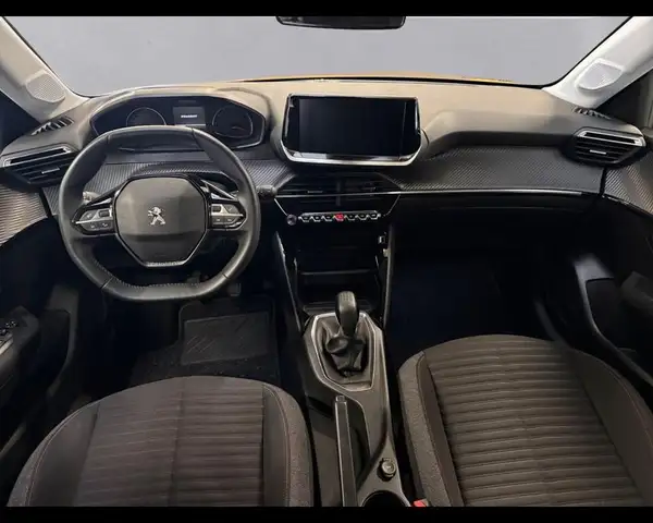 Peugeot 208 view 11