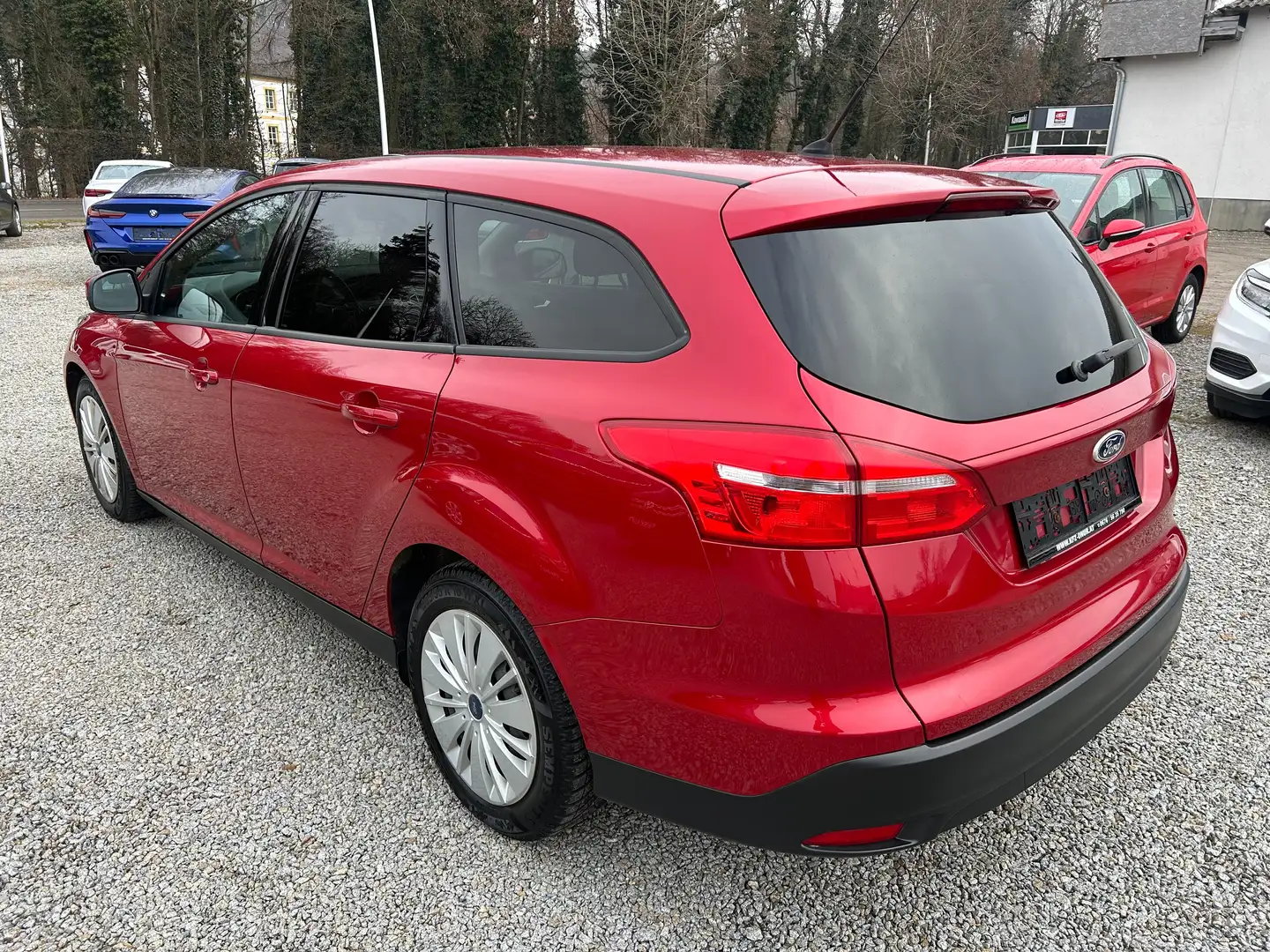 Ford Focus Traveller 1,5 TDCi/1.BESITZ/WENIG KM Rouge - 2