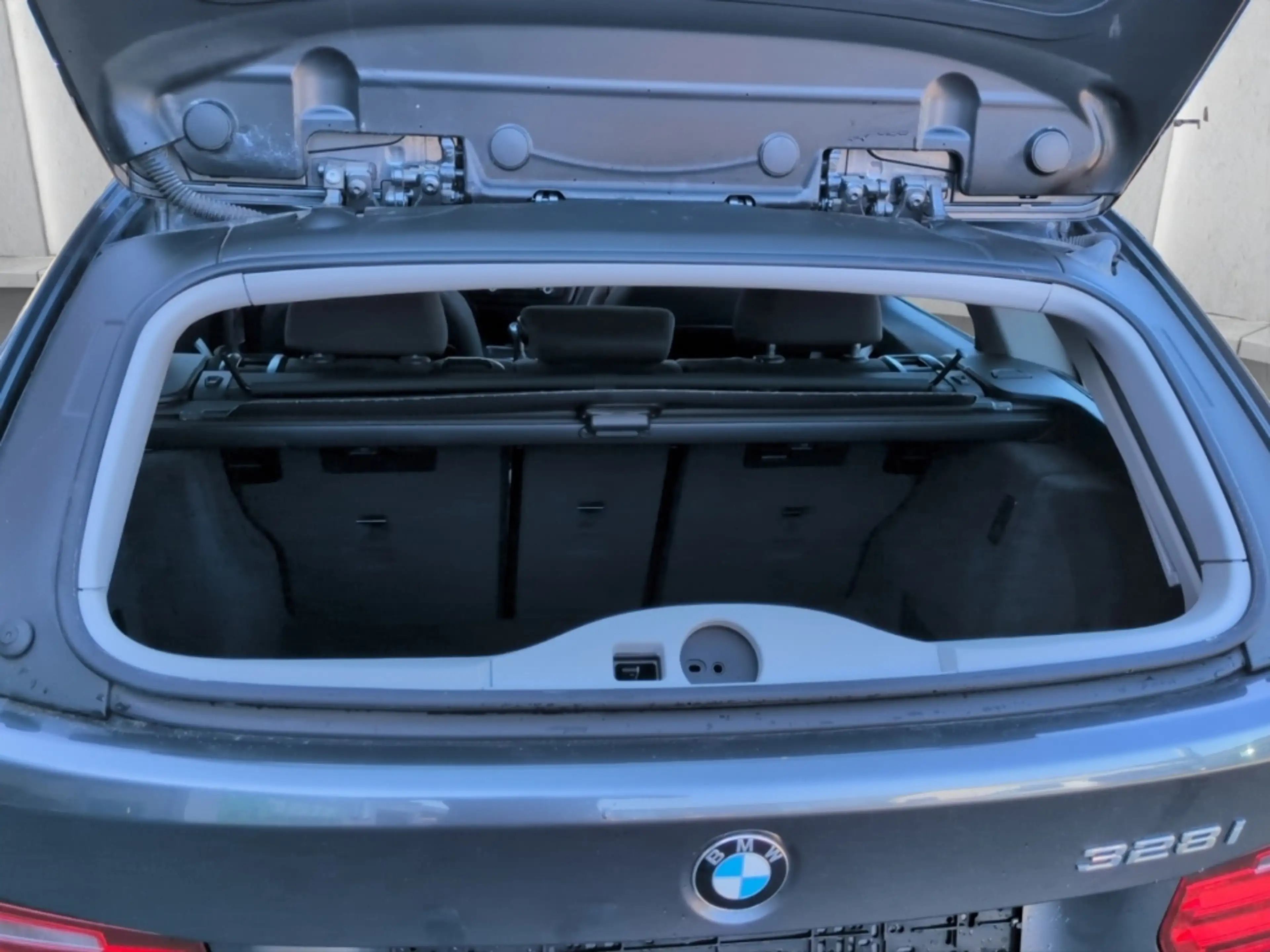 BMW 328 i Touring*AHK el.Heckkl PDC Klimaautom 17* — photo 10