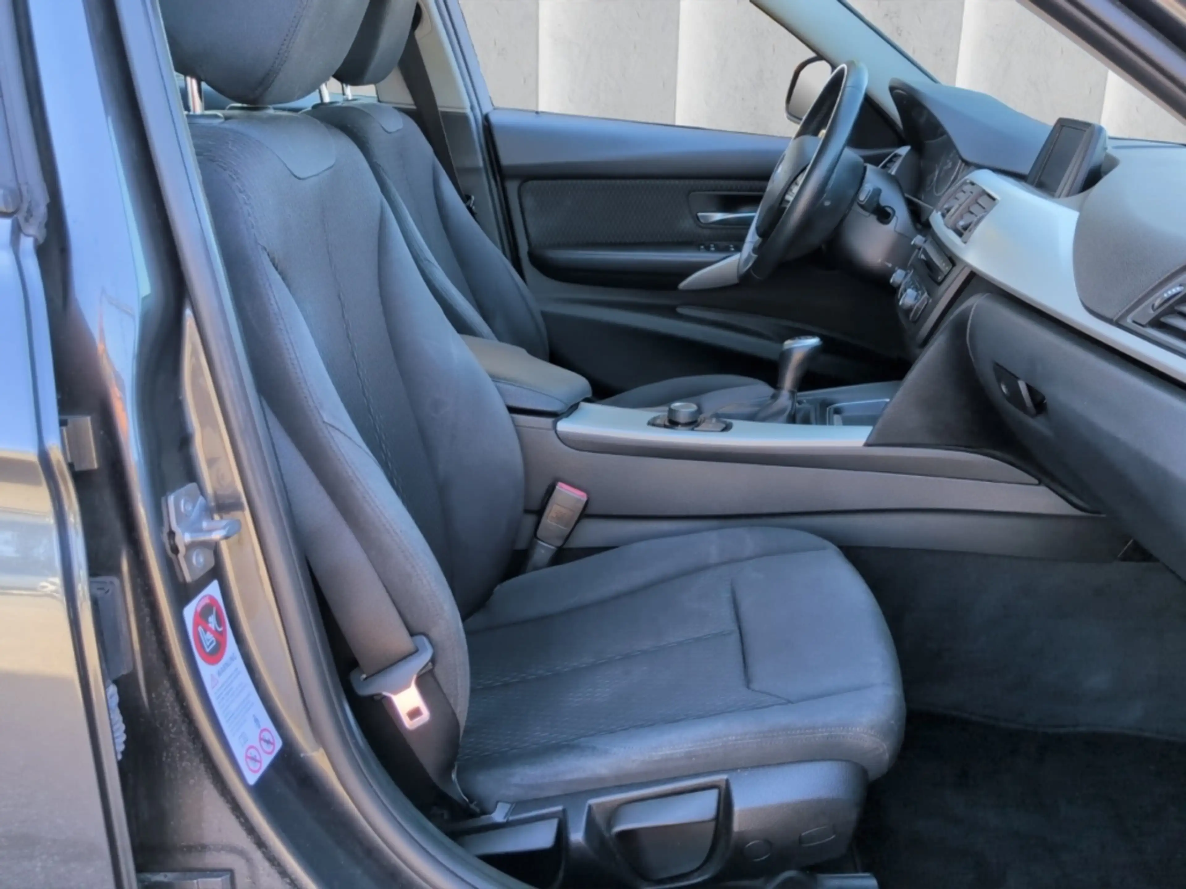 BMW 328 i Touring*AHK el.Heckkl PDC Klimaautom 17* — photo 7