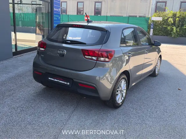 Kia Rio view 3