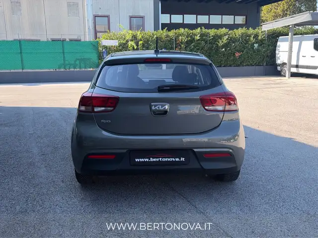 Kia Rio view 4