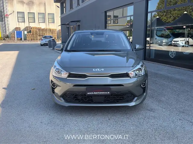 Kia Rio view 5