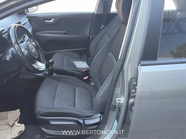 Kia Rio view 11