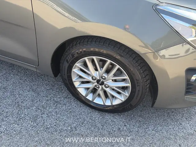 Kia Rio view 8