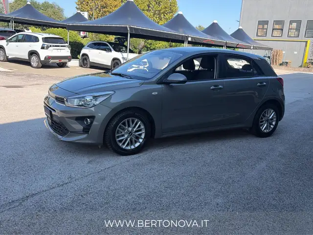 Kia Rio view 2