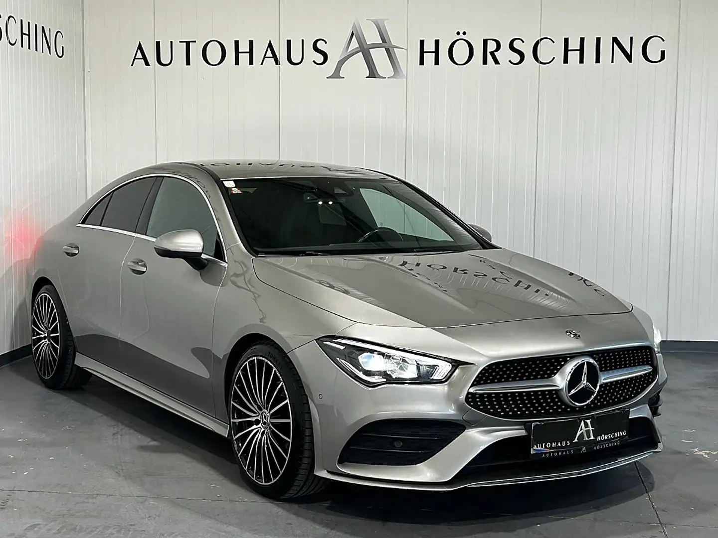 Mercedes-Benz CLA 180 d //AMG-PAKET// Beige - 1