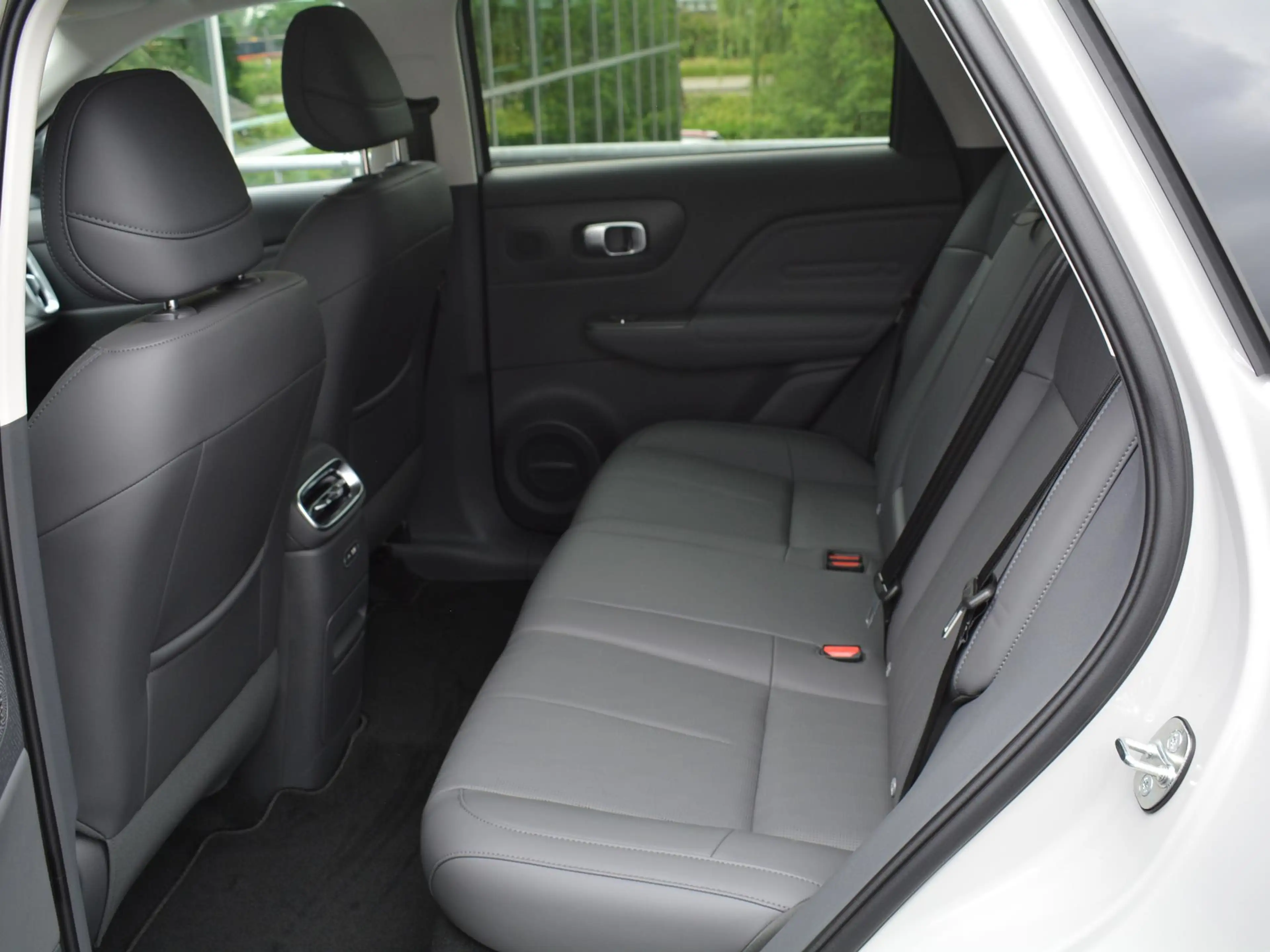 Leapmotor B10 Design Hybrid EV 18.8 kWh | Voorraad | Carplay | P — photo 12