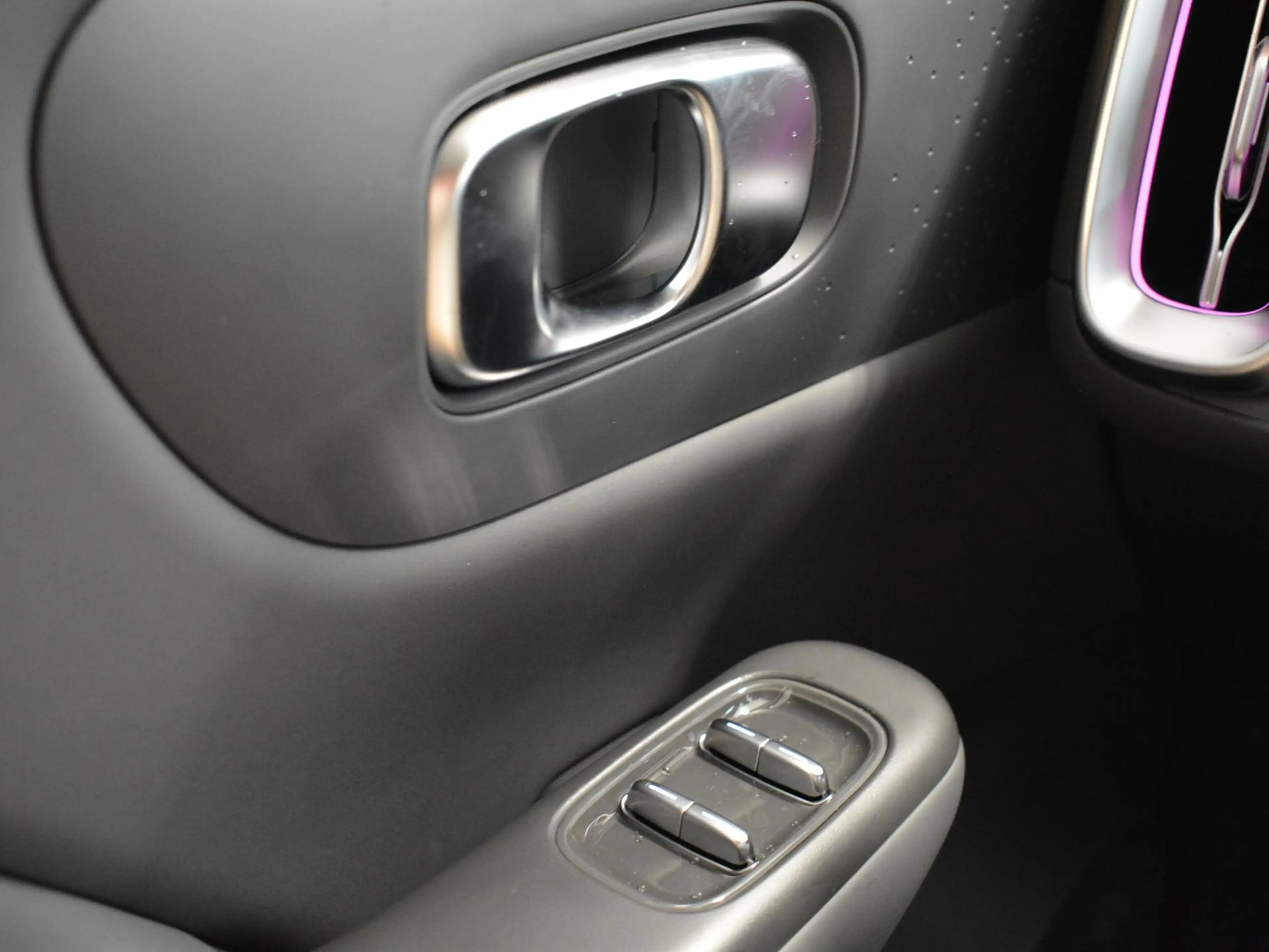 Leapmotor B10 Design Hybrid EV 18.8 kWh | Voorraad | Carplay | P — photo 6