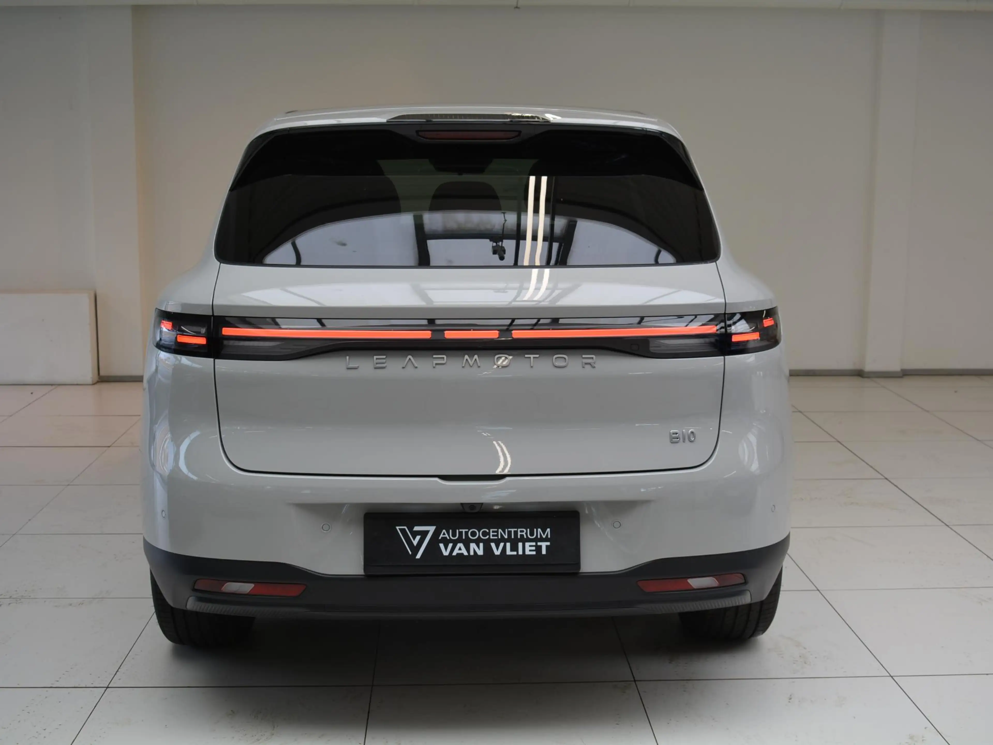 Leapmotor B10 Design Hybrid EV 18.8 kWh | Voorraad | Carplay | P — photo 8