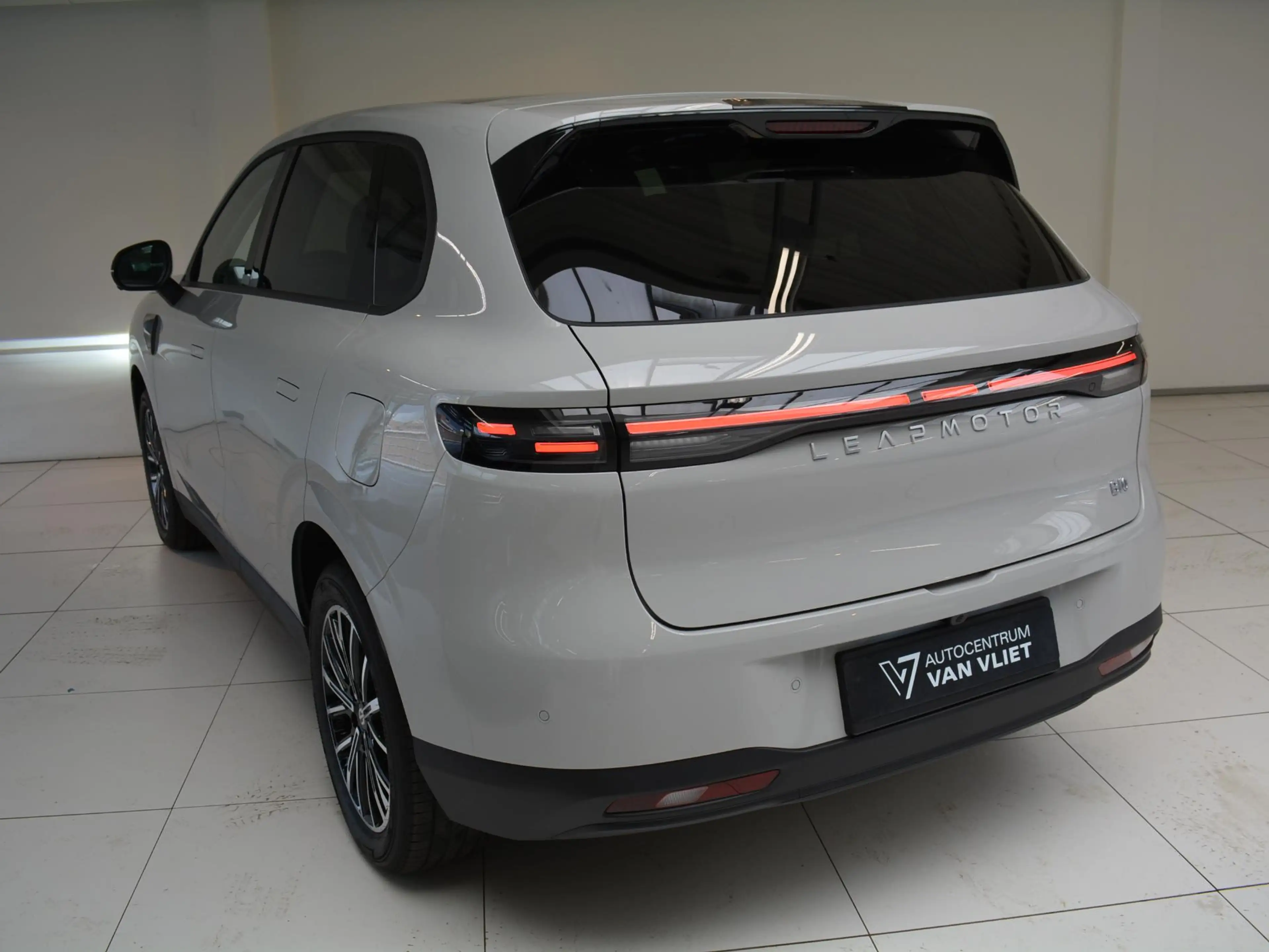 Leapmotor B10 Design Hybrid EV 18.8 kWh | Voorraad | Carplay | P — photo 11