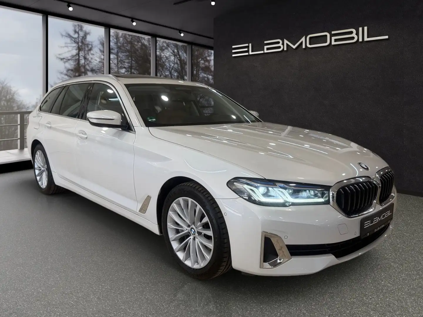 BMW 540 d Touring xDrive Luxury Line*H&K*Panorama*1H* Weiß - 1
