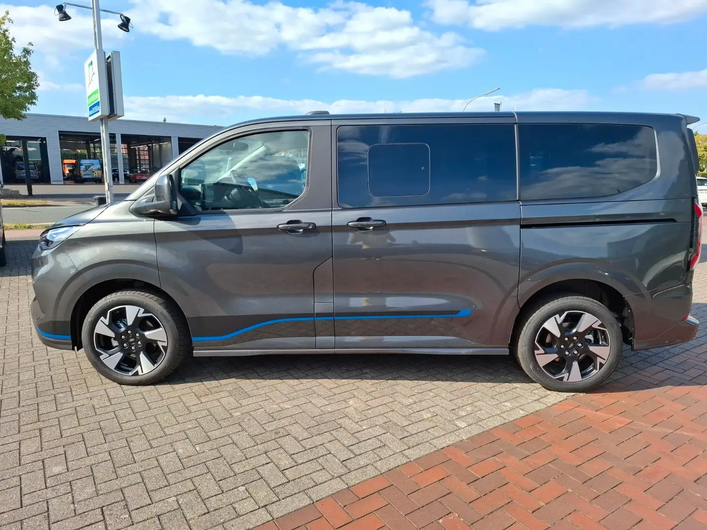 Ford Tourneo Custom 110kW L1 Sport el. AHK Einzelsitz Grau - 2