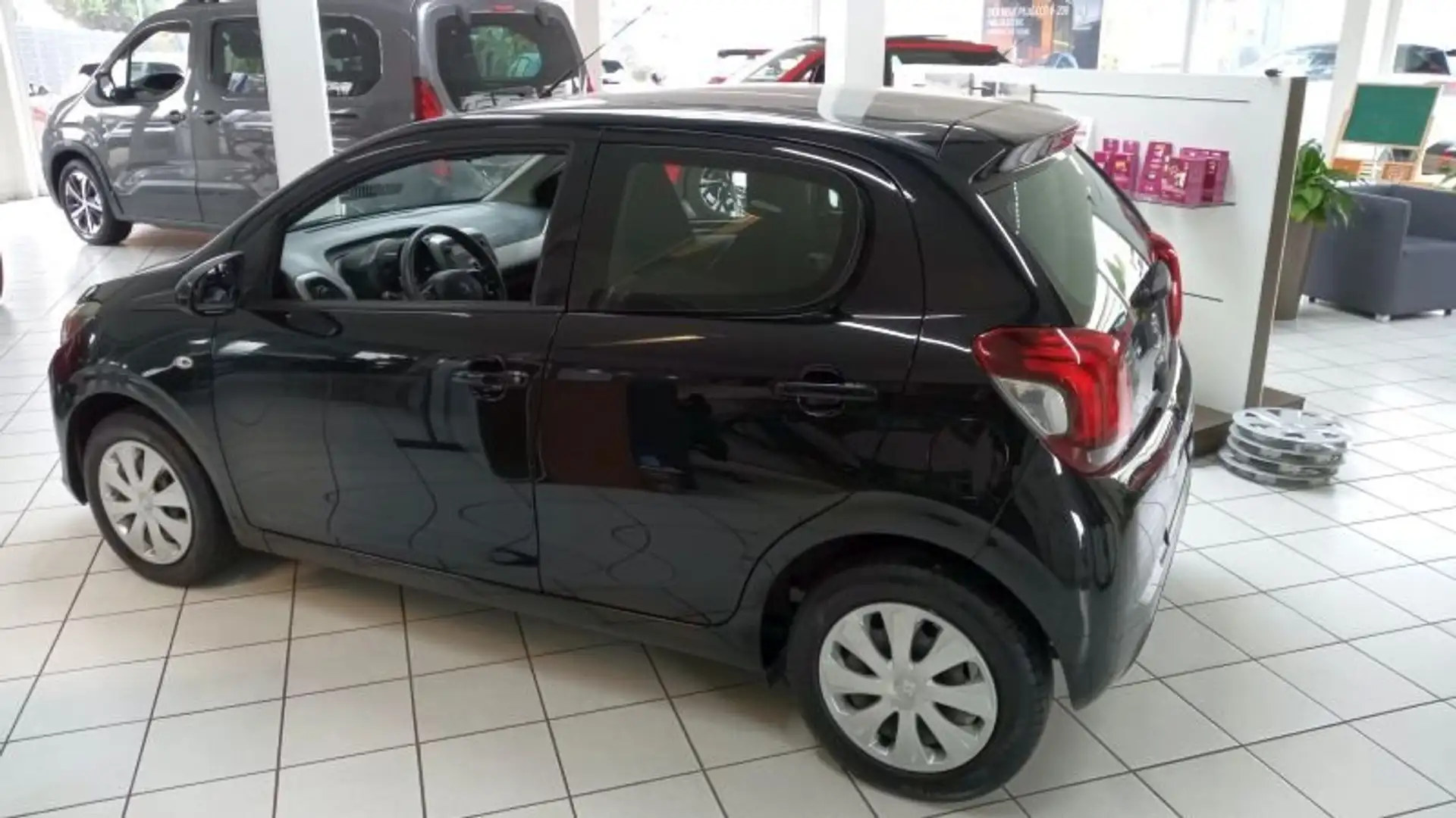 Peugeot 108 Active Pure Tech 68 2.HAND UND GEPFLEGT Schwarz - 2