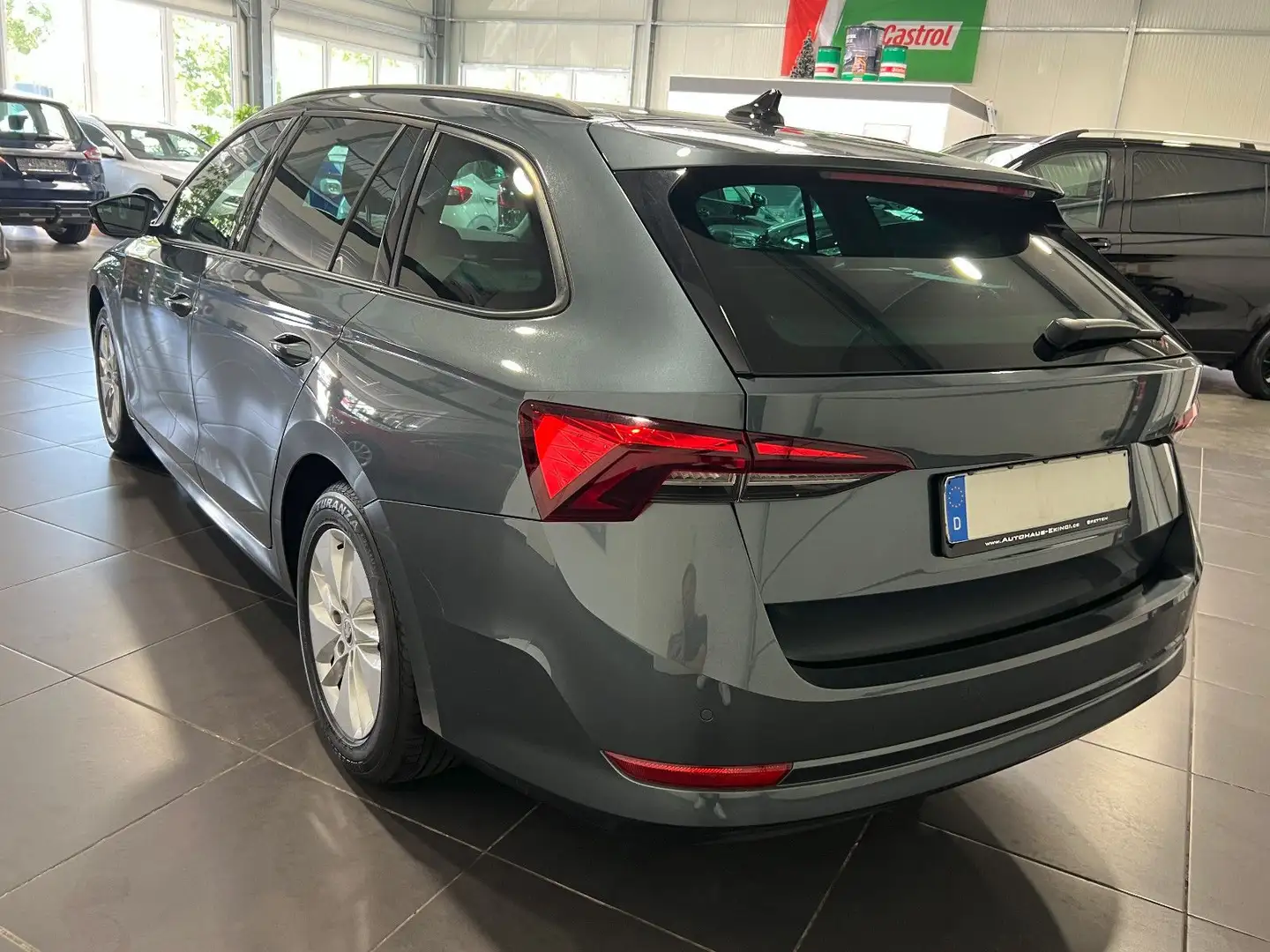 Skoda Octavia 2.0 TDi Combi **Navi*LED*Virtual*Spur** Grijs - 2