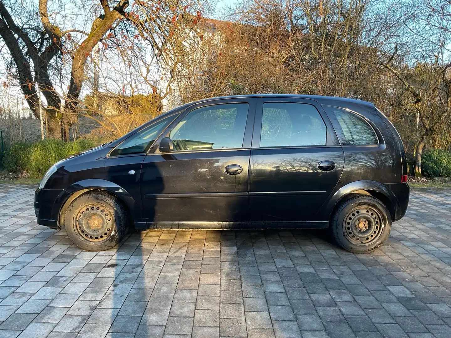 Opel Meriva Schwarz - 1