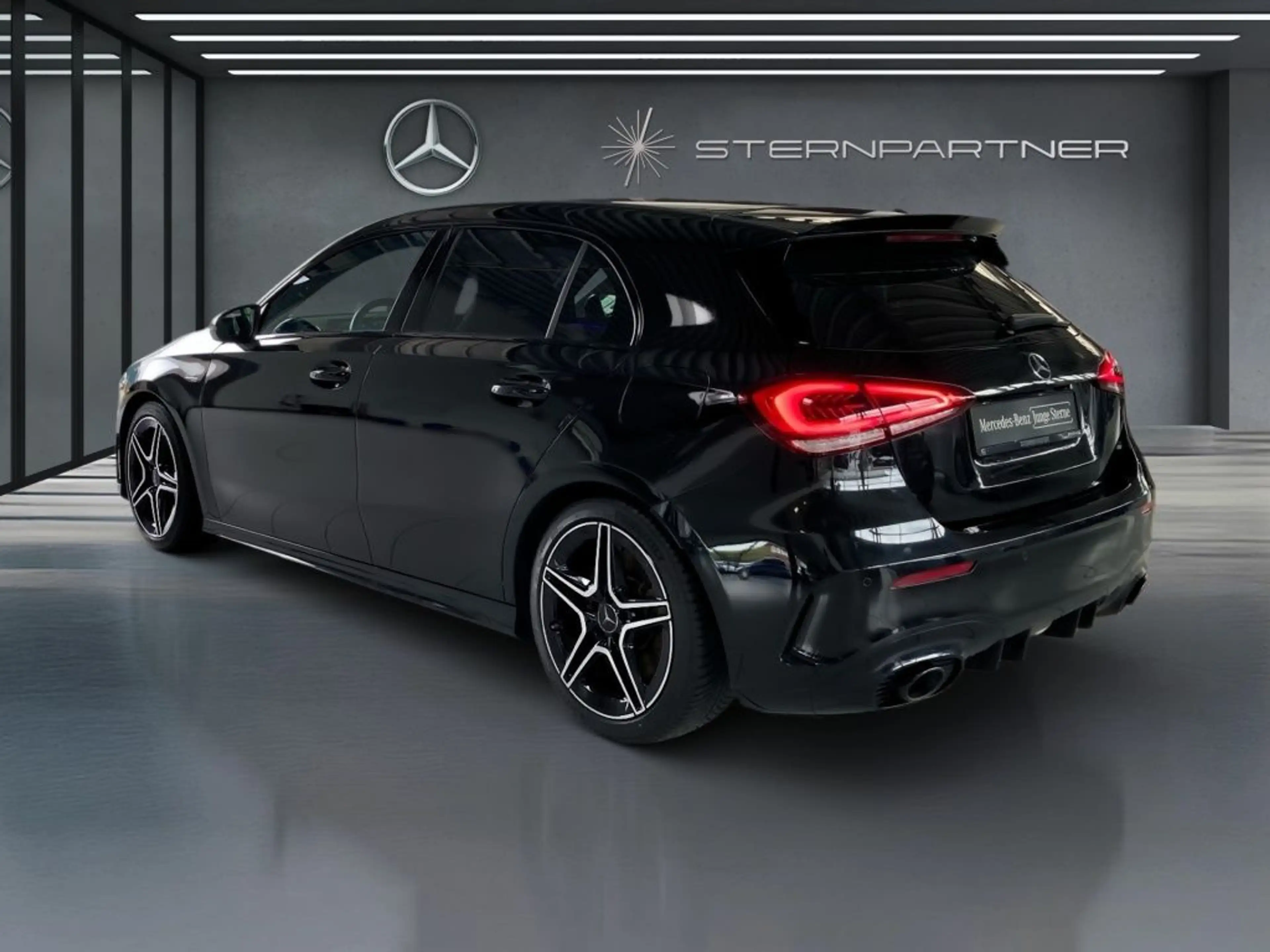 Mercedes-Benz A 35 AMG AMG A 35 4M AMG+MBUX+Night+Ambiente+CarPlay+PANO — photo 9