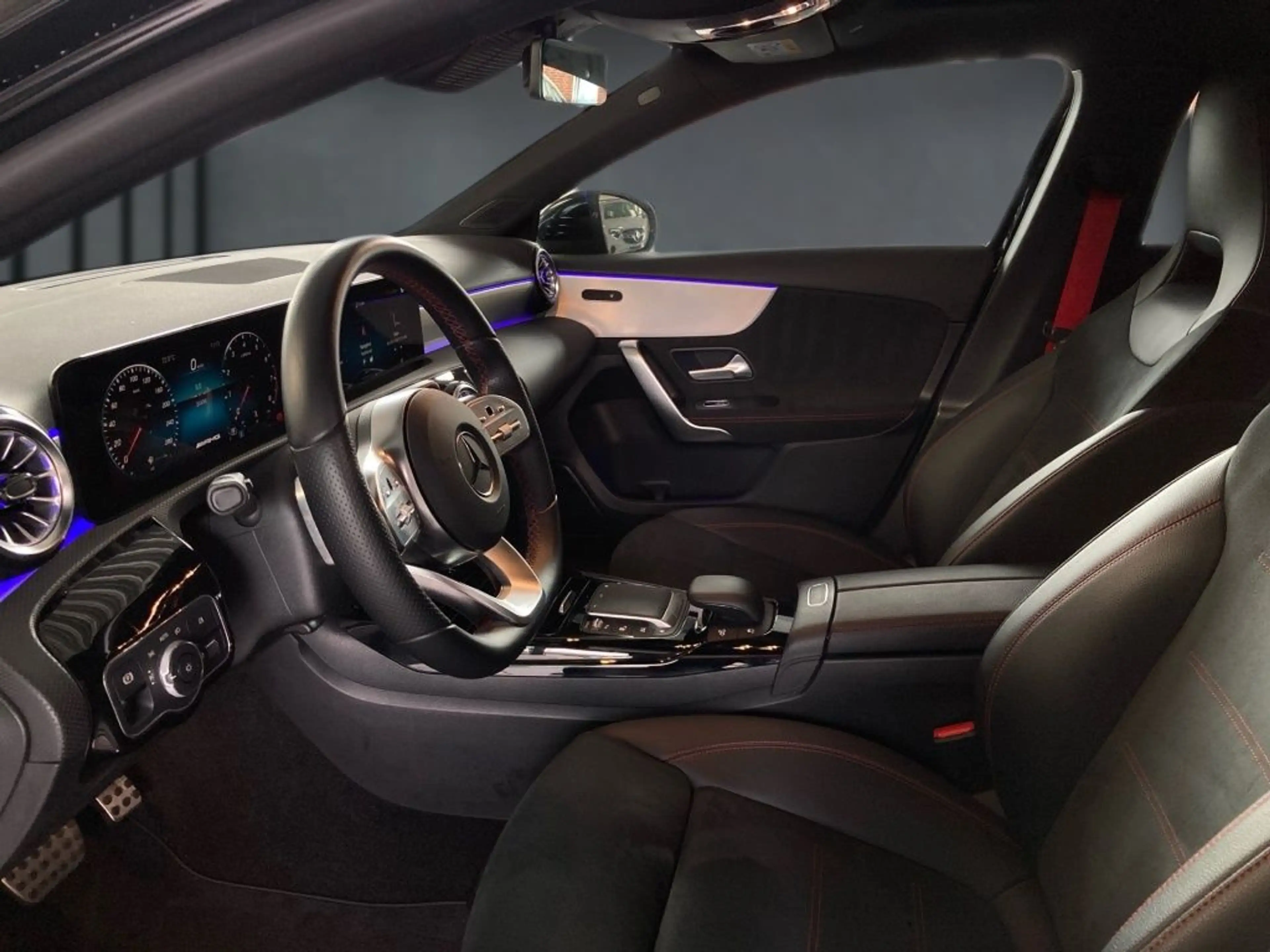 Mercedes-Benz A 35 AMG AMG A 35 4M AMG+MBUX+Night+Ambiente+CarPlay+PANO — photo 7