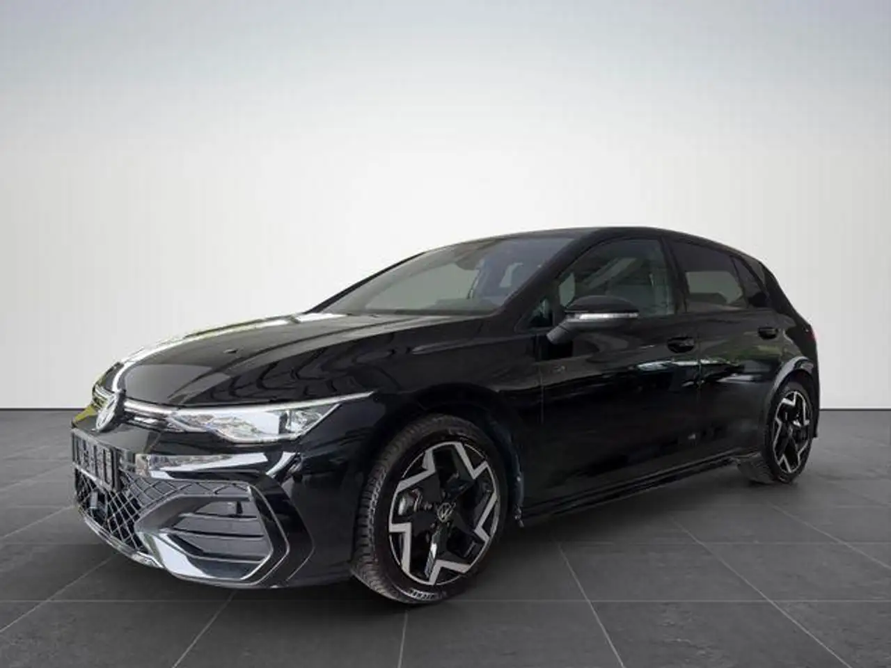Volkswagen Golf VIII Lim. 1.5 eTSI R-Line /AHK/LED-M 110 kW (15... — photo 1 of 17