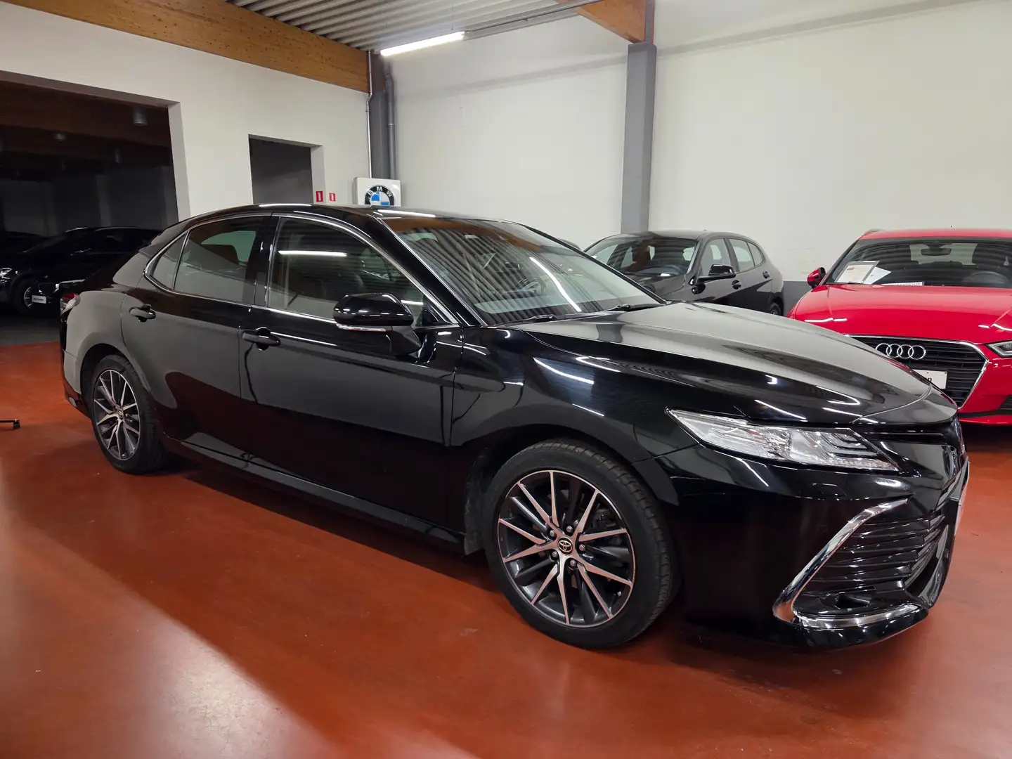 Toyota Camry Hybrid + Premium Plus + CUIR / NAVI / LED / CAM ++ Schwarz - 1