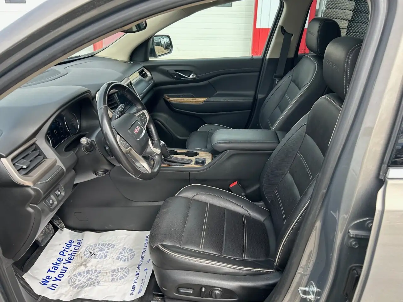 GMC Acadia снимка GMC Acadia
