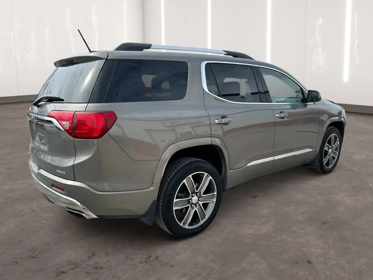 GMC Acadia снимка GMC Acadia