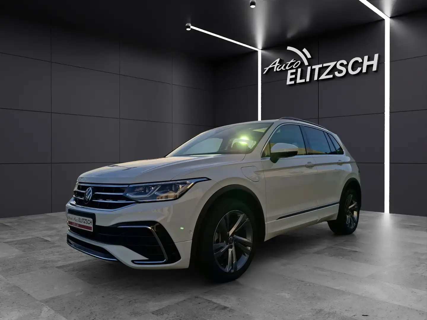Volkswagen Tiguan eHybrid R-Line DSG Matrix AHK Navi Pano AID ACC... Weiß - 2