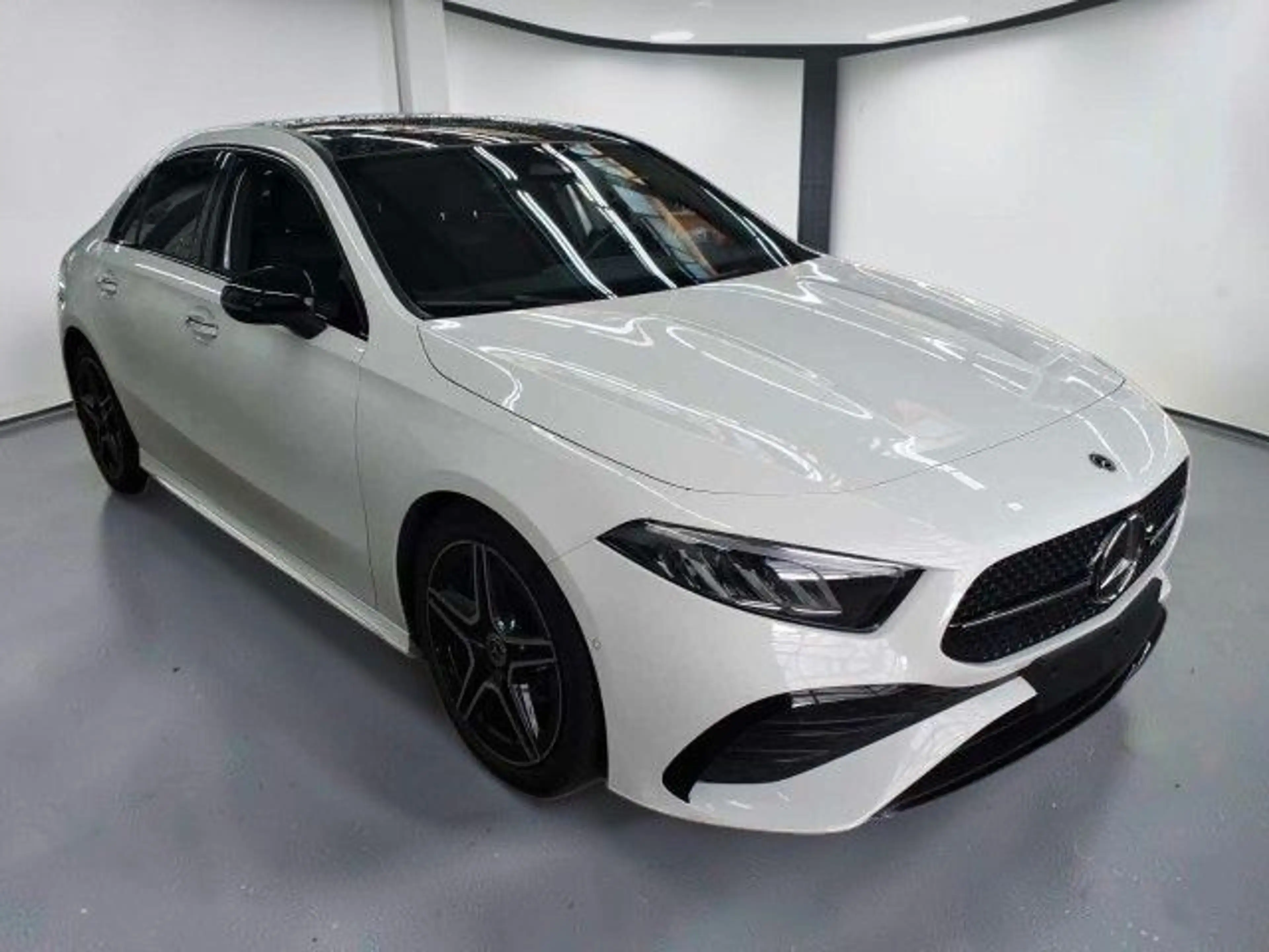 Mercedes-Benz A 200 d Limo AMG Line WIDE*PANO*LED*FACELIFT*KAM — photo 2