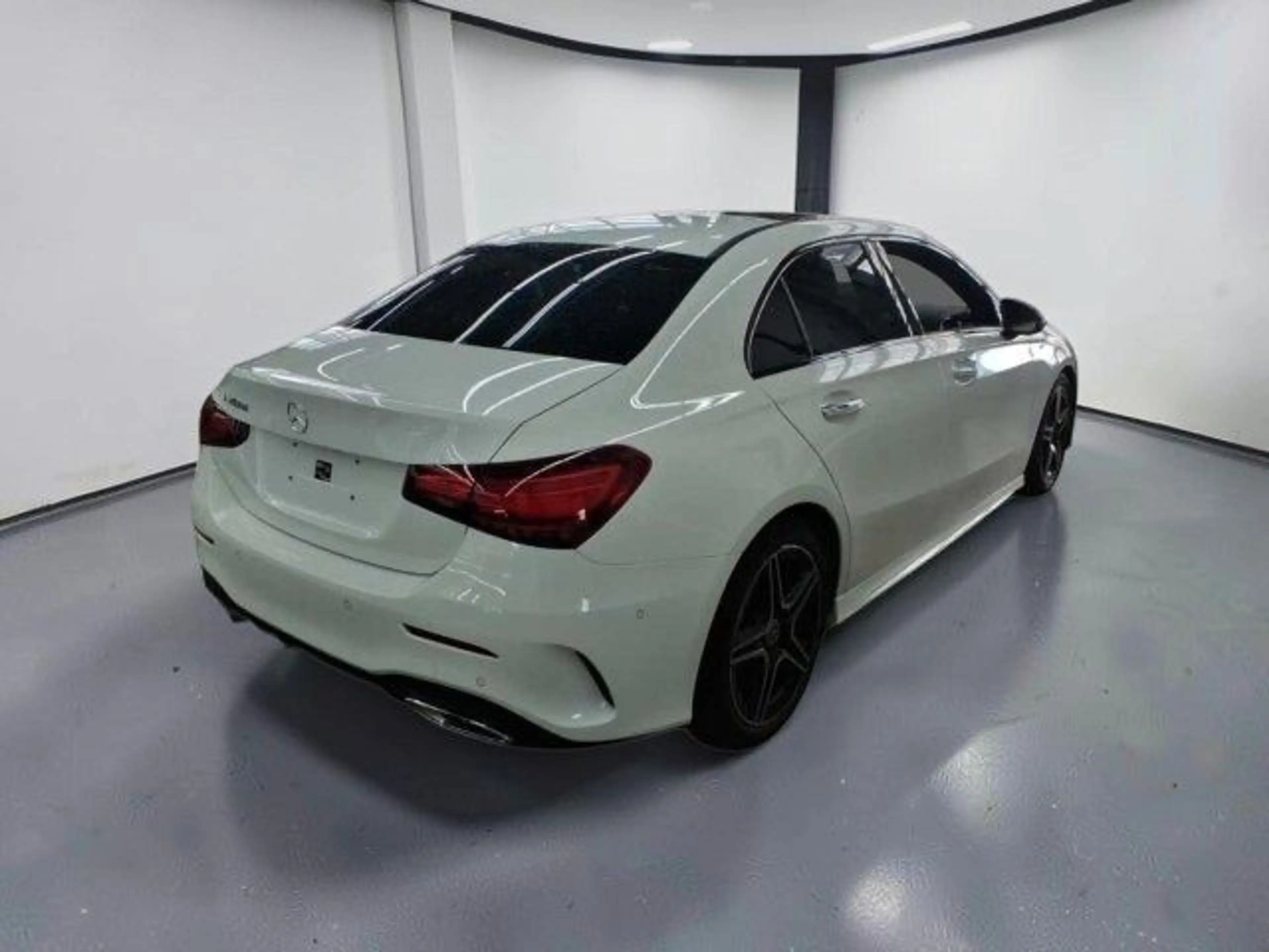 Mercedes-Benz A 200 d Limo AMG Line WIDE*PANO*LED*FACELIFT*KAM — photo 3