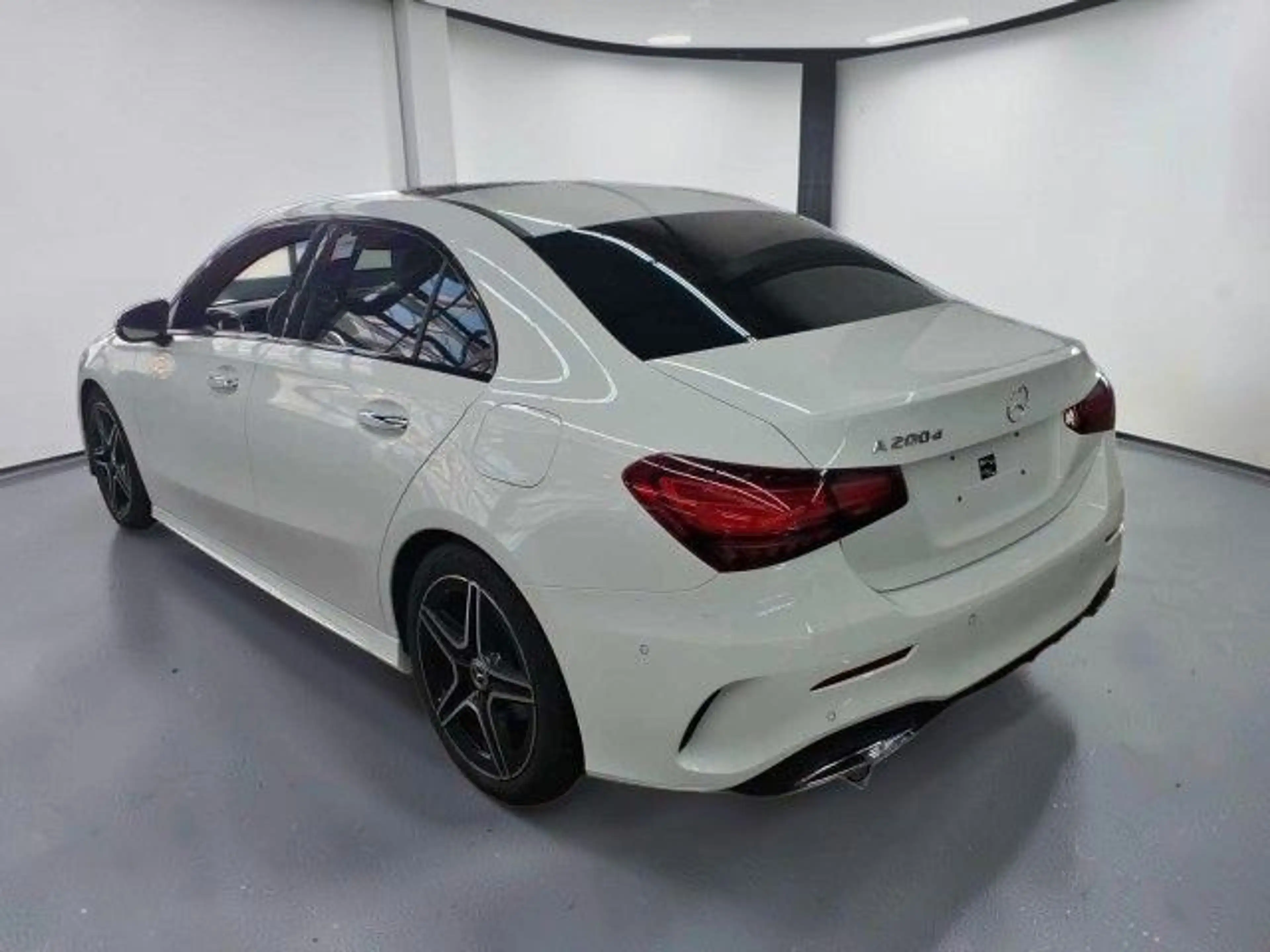 Mercedes-Benz A 200 d Limo AMG Line WIDE*PANO*LED*FACELIFT*KAM — photo 4