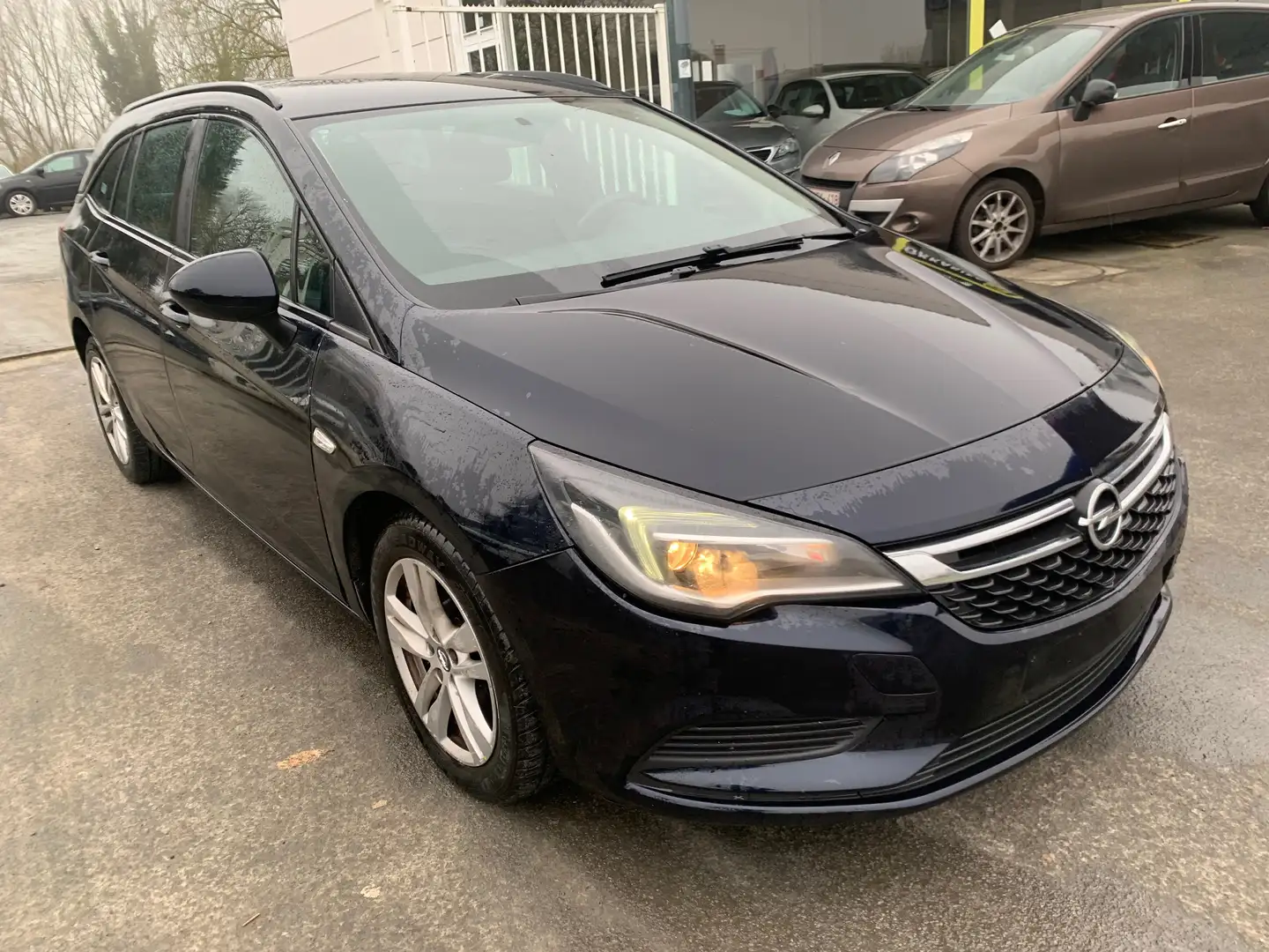 Opel Astra Sports Tourer 1.6 CDTi Gris - 2