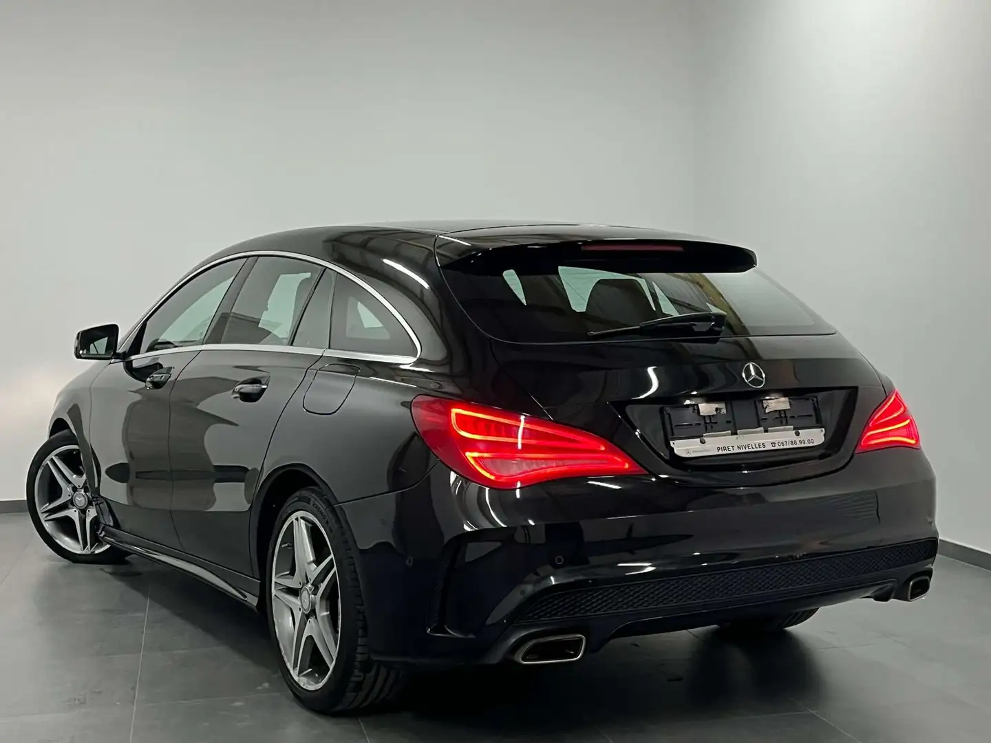 Mercedes-Benz CLA 180 Pack AMG - Boite Auto - Airco - Navi - Carnet Noir - 2