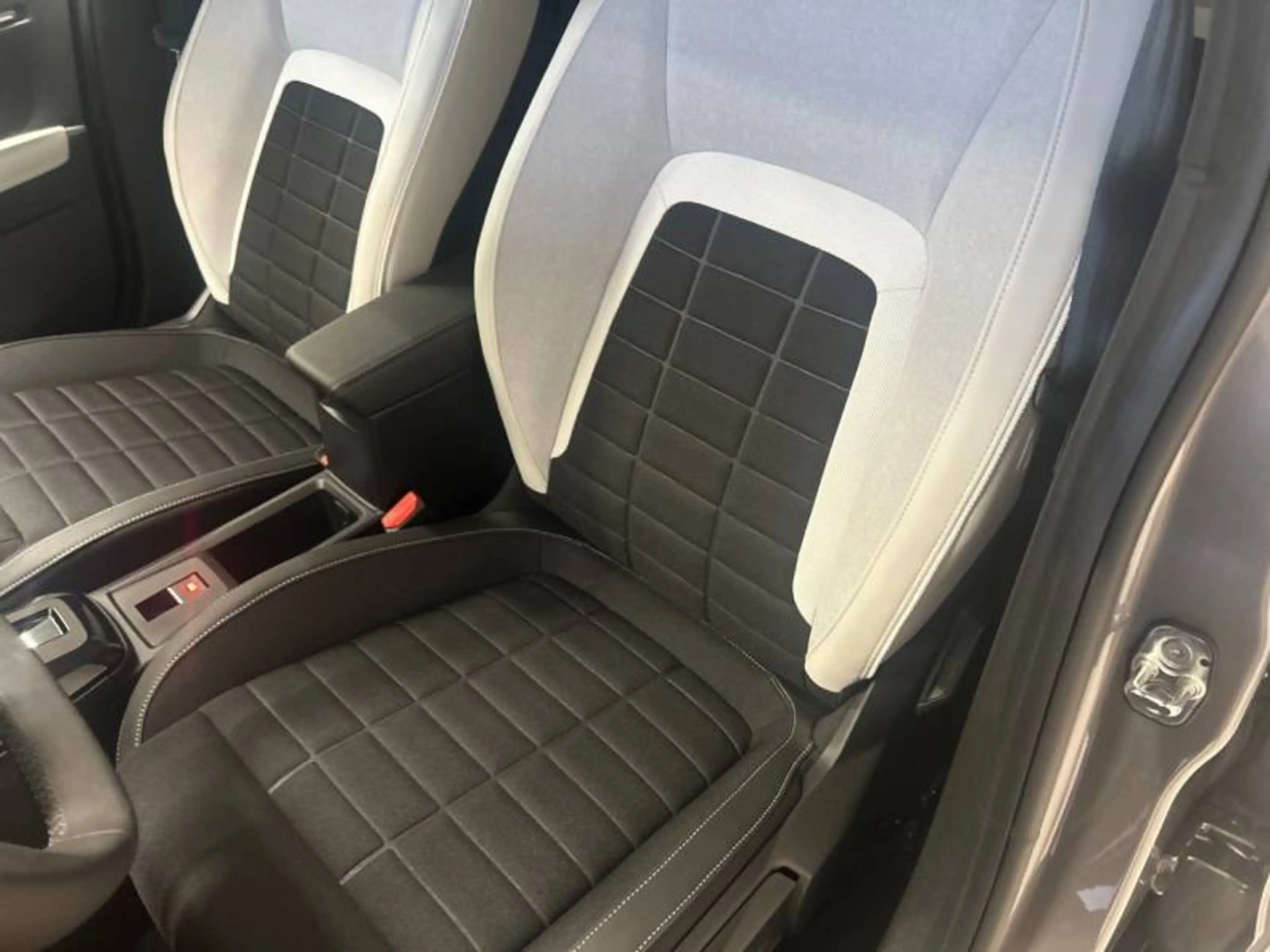 Citroen C3 4 ë- 320 MAX — photo 14