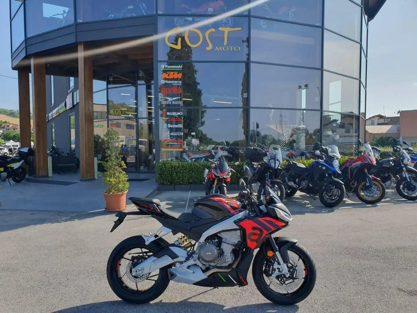 Aprilia Tuono 660 - 1