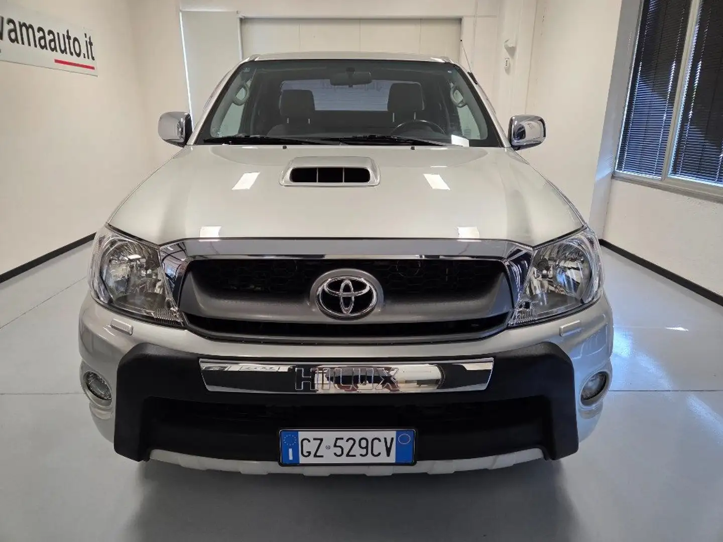 Toyota Hilux 2.5 D-4D 4WD Extra Cab UNICOPROPIETARIO Grijs - 2