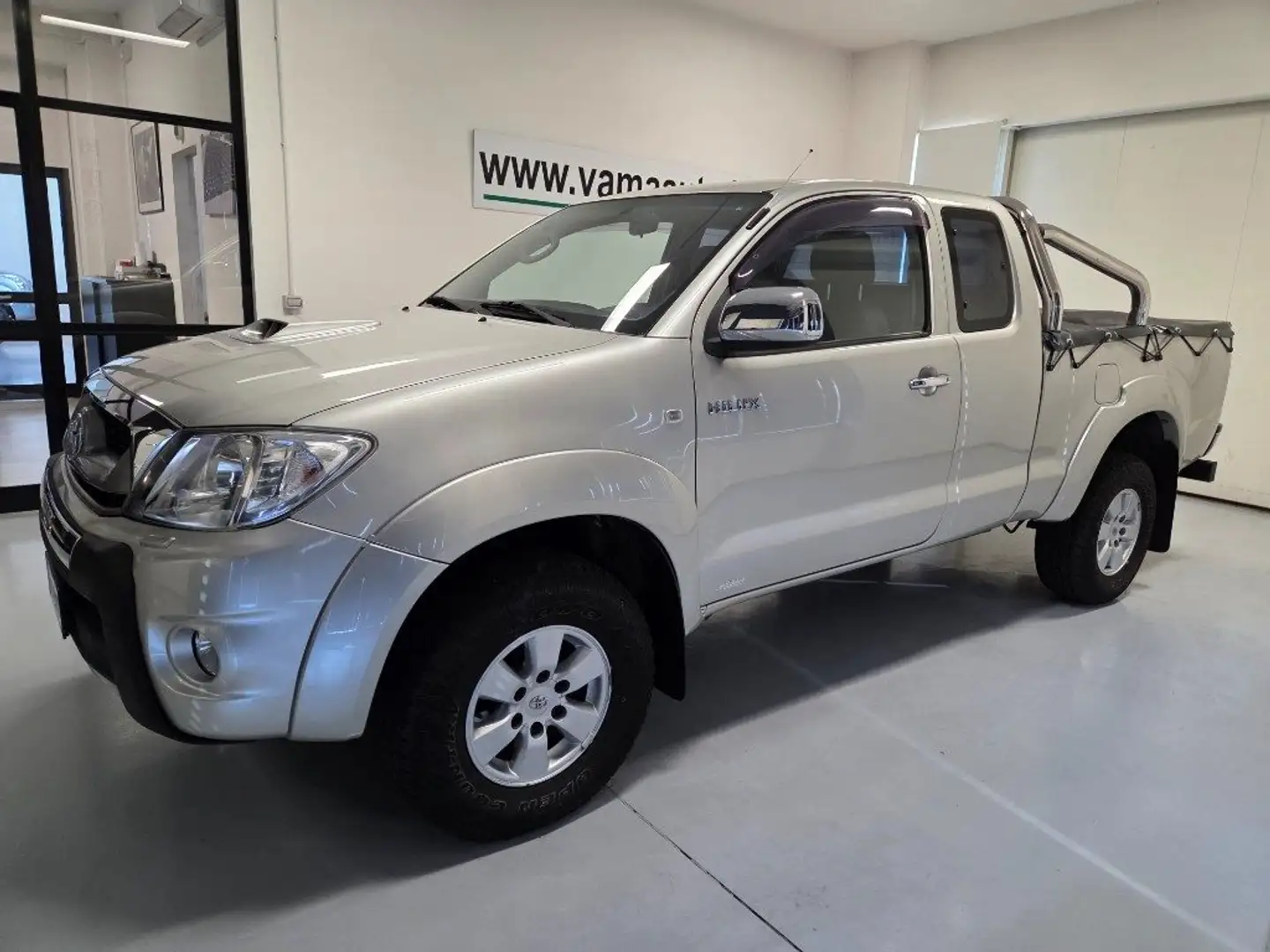 Toyota Hilux 2.5 D-4D 4WD Extra Cab UNICOPROPIETARIO Grijs - 1
